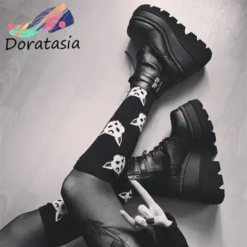 DORATASIA Noi INS Designer de Brand Punk Gotice Cizme de Moda de Înaltă Platforma Glezna Cizme Femei 2021 Pene Mari Dantela Sus Pantofi pentru Femeie